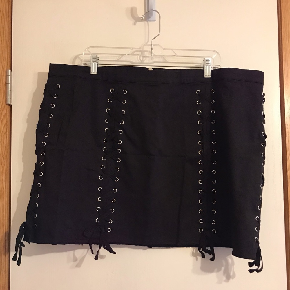 Plus size black lace up mini skirt